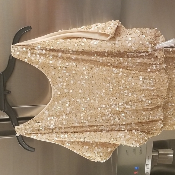 💕AIDAN MATTOX💕 Cold Shoulder Sequin Mini Dress Cocktail Dress Light Gold 6 NWT - Picture 8 of 14